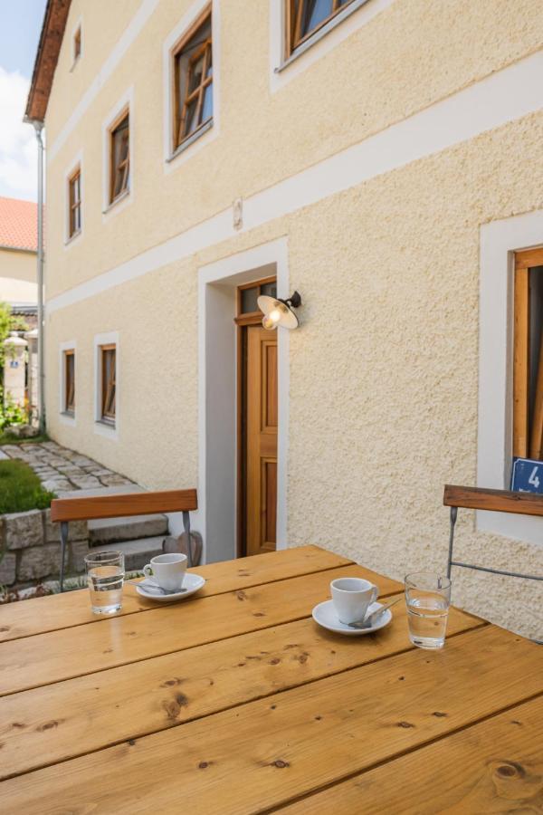 Historische Wohnung Mit Gehobenem Ambiente Walting Bagian luar foto