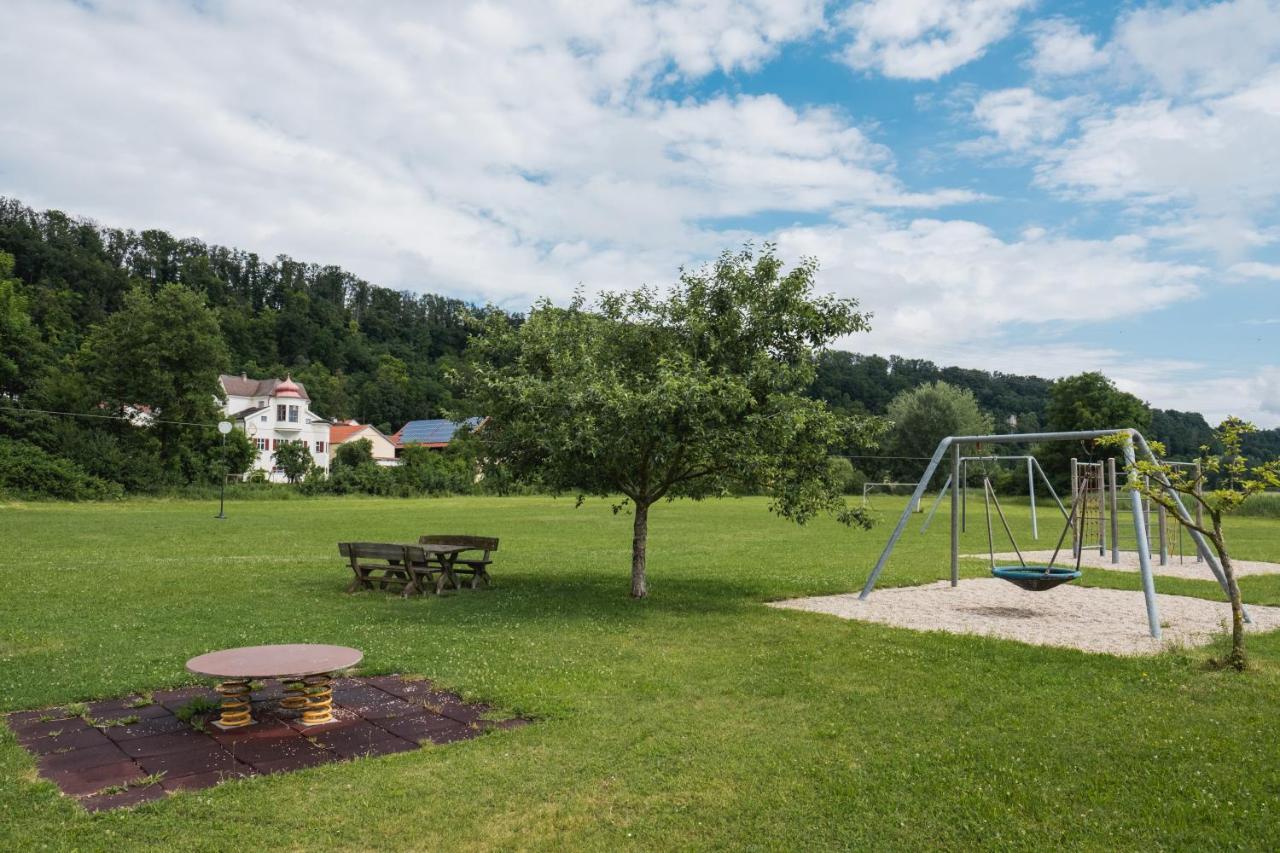 Historische Wohnung Mit Gehobenem Ambiente Walting Bagian luar foto